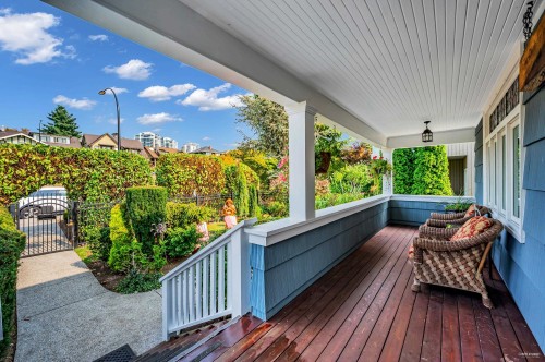 255 6Th Street W, North Vancouver, BC 