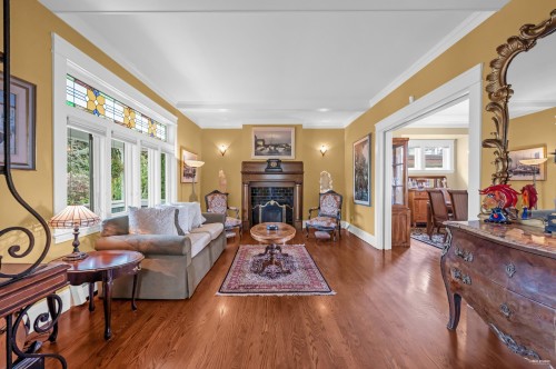 255 6Th Street W, North Vancouver, BC 