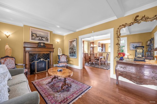 255 6Th Street W, North Vancouver, BC 