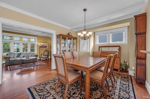 255 6Th Street W, North Vancouver, BC 