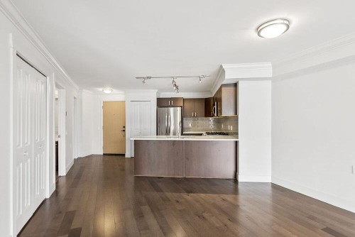 202-857 15Th Street W, North Vancouver, BC 