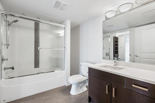 202-857 15Th Street W, North Vancouver, BC 