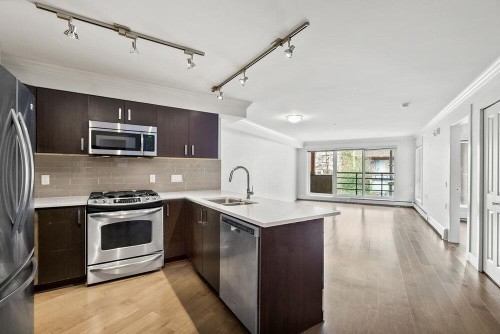 202-857 15Th Street W, North Vancouver, BC 