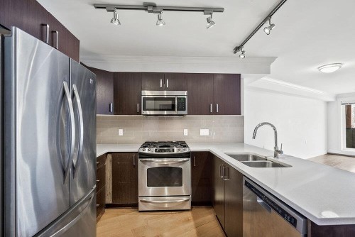 202-857 15Th Street W, North Vancouver, BC 