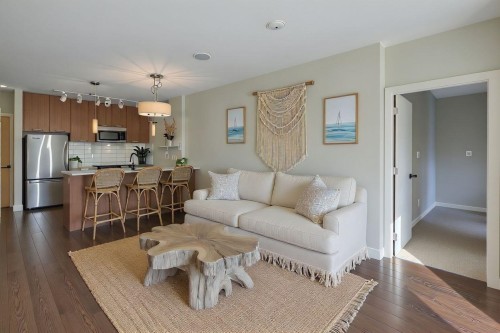 201-2321 Scotia Street, Vancouver, BC 