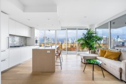 1504-1180 Broughton Street  Vancouver, BC V6G 2B1