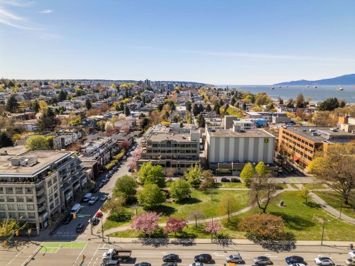 1858 1St Avenue W, Vancouver, BC 