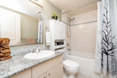 301-9262 University Crescent, Burnaby, BC 