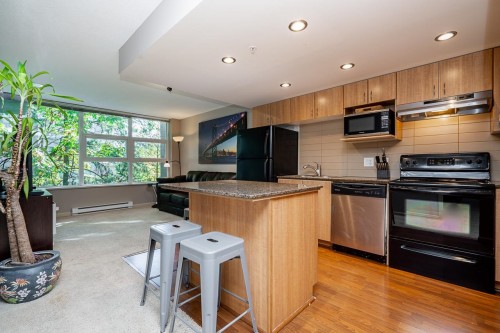 301-9262 University Crescent, Burnaby, BC 