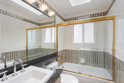 1088 42Nd Avenue W, Vancouver, BC 