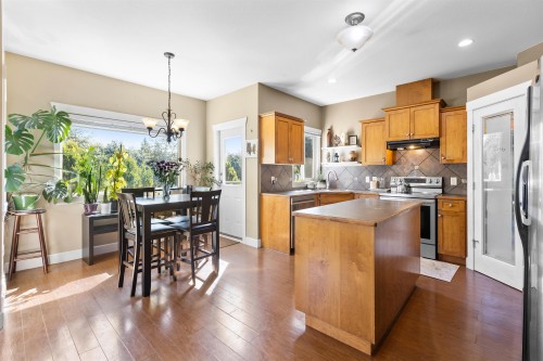 11279 Creekside Street, Maple Ridge, BC 