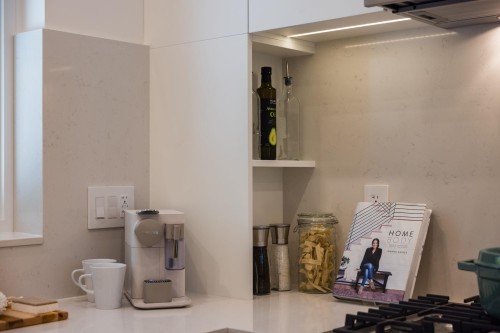 102-342 Mountain Highway, North Vancouver, BC 