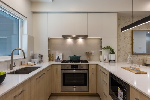 102-342 Mountain Highway, North Vancouver, BC 