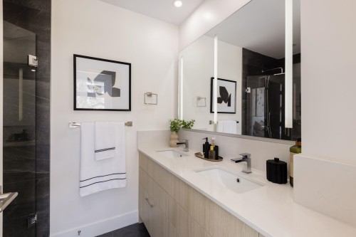 102-342 Mountain Highway, North Vancouver, BC 