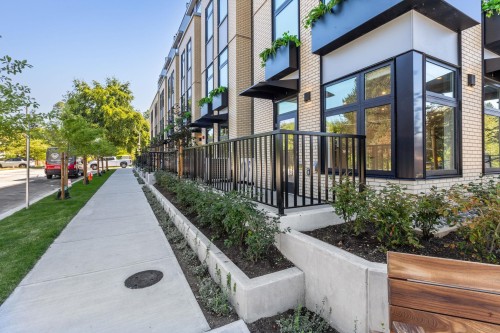 102-342 Mountain Highway, North Vancouver, BC 