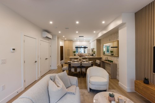 102-342 Mountain Highway, North Vancouver, BC 