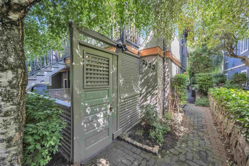 2433 6Th Avenue W, Vancouver, BC 