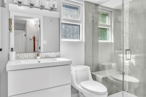 2433 6Th Avenue W, Vancouver, BC 