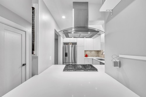 2433 6Th Avenue W, Vancouver, BC 