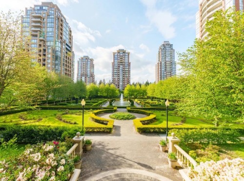 402-6888 Station Hill Drive  Burnaby, BC V3N 4X5