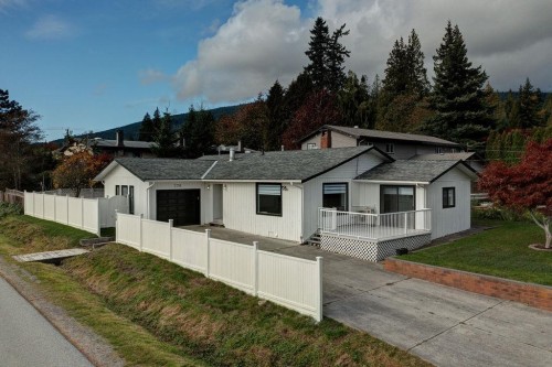 776 Seacot Way, Gibsons, BC 