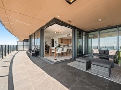 5306-4880 Lougheed Highway  Burnaby, BC V5C 0N1