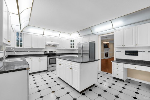 7866 14Th Avenue, Burnaby, BC 