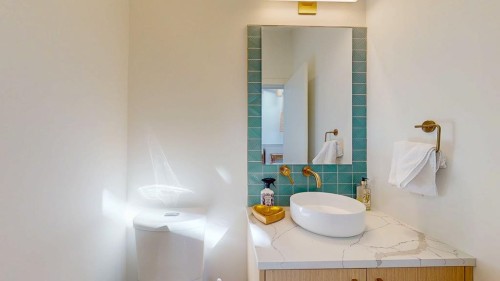 102-263 Gower Point Road, Gibsons, BC 