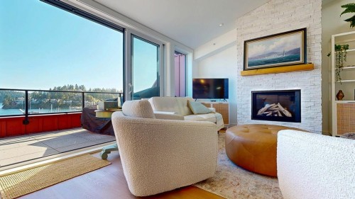 102-263 Gower Point Road, Gibsons, BC 