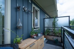 PH1-688 17th Avenue E Vancouver, BC V5V 0A8