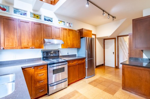 2243 5Th Avenue W, Vancouver, BC 