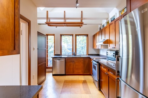 2243 5Th Avenue W, Vancouver, BC 