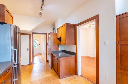 2243 5Th Avenue W, Vancouver, BC 