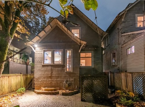 2243 5Th Avenue W, Vancouver, BC 