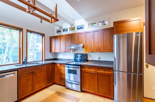 2243 5Th Avenue W, Vancouver, BC 