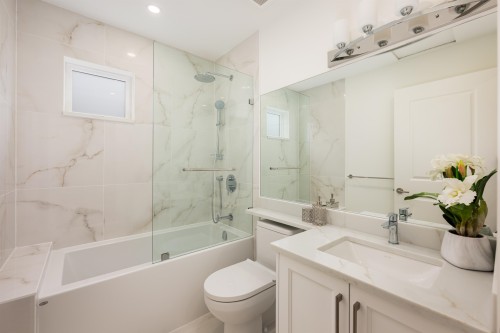 2014 15Th Avenue W, Vancouver, BC 