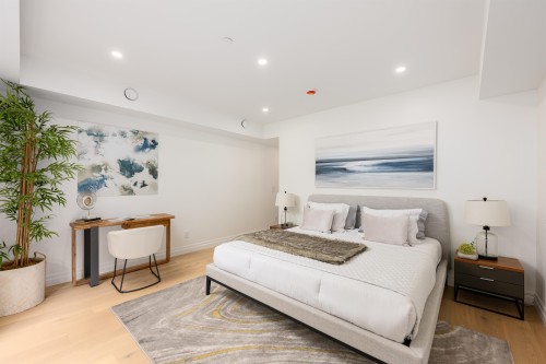 2014 15Th Avenue W, Vancouver, BC 