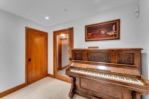 1125 Groveland Court, West Vancouver, BC 