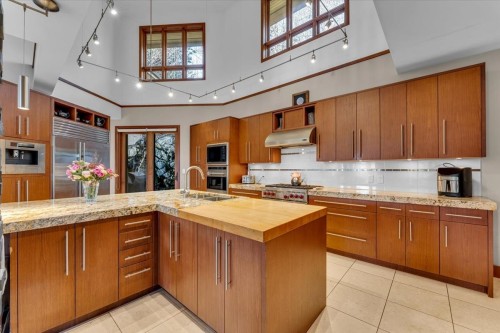 1125 Groveland Court, West Vancouver, BC 