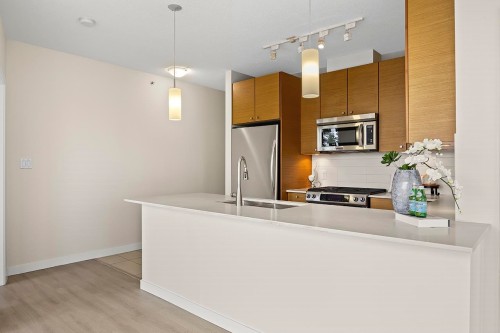 603-7362 Elmbridge Way, Richmond, BC 