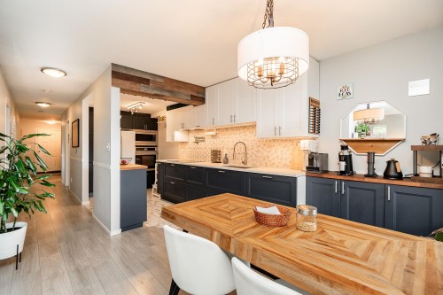 301-7465 Sandborne Avenue  Burnaby, BC V3N 4W7