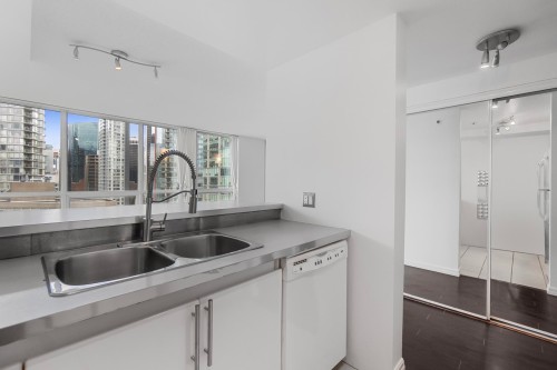 1704-555 Jervis Street, Vancouver, BC 