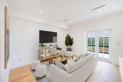 261 6Th Street W, North Vancouver, BC 