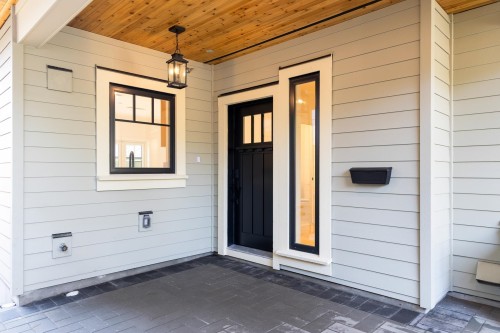 261 6Th Street W, North Vancouver, BC 