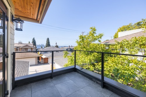 261 6Th Street W, North Vancouver, BC 