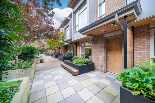 5532 Oak Street, Vancouver, BC 