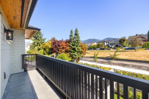 263 6Th Street W, North Vancouver, BC 