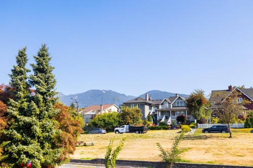 263 6Th Street W, North Vancouver, BC 