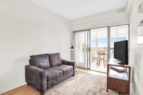 403-2580 Tolmie Street, Vancouver, BC 