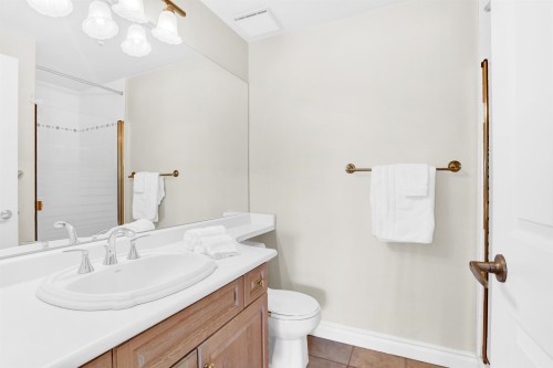 403-2580 Tolmie Street, Vancouver, BC 